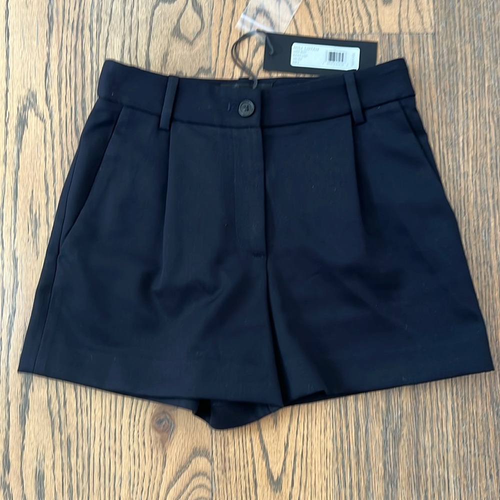 NWT Nili Lotan dark navy Beatrice Shorts. Size 0